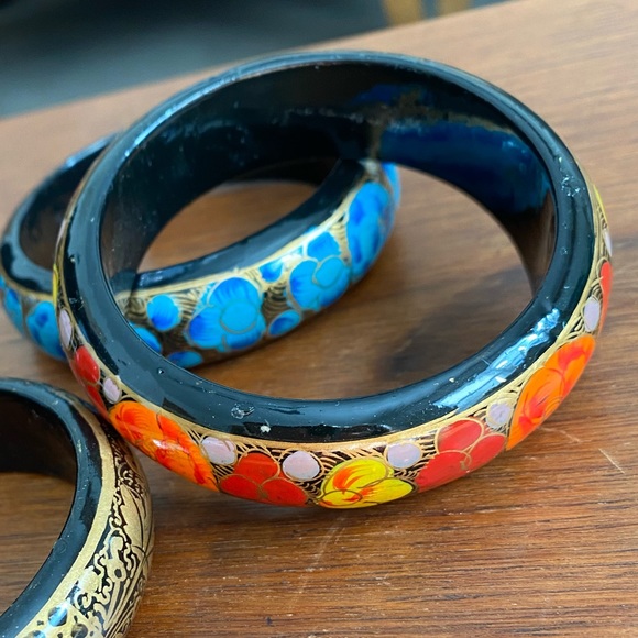 NWT Beautifully Hand Painted Red Orange & Gold Boho Wood Bracelet Bangle - Picture 4 of 9